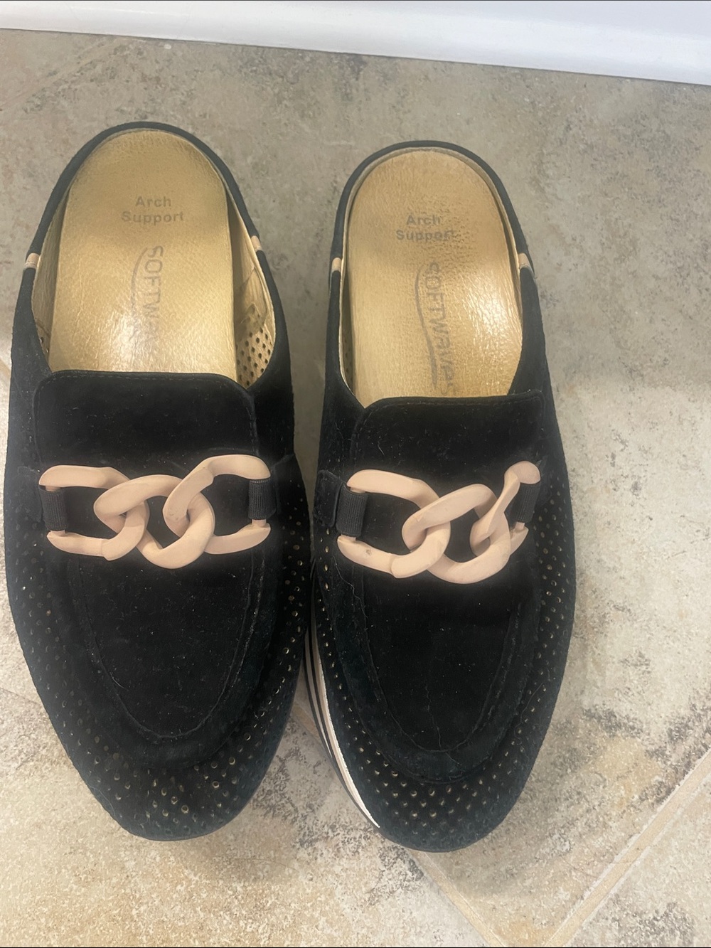 Softwaves Carlisa Loafer Black with cream chain